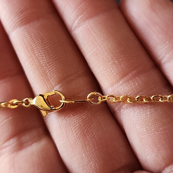 Elegant Avon Gold and Green Pendant Necklace - Picture 10 of 12